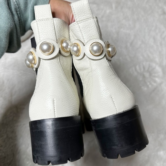 NWOB Karl Lagerfeld Paris Portia Lug Sole Chelsea Ankle Boots Bone Women’s 8 - Picture 7 of 13